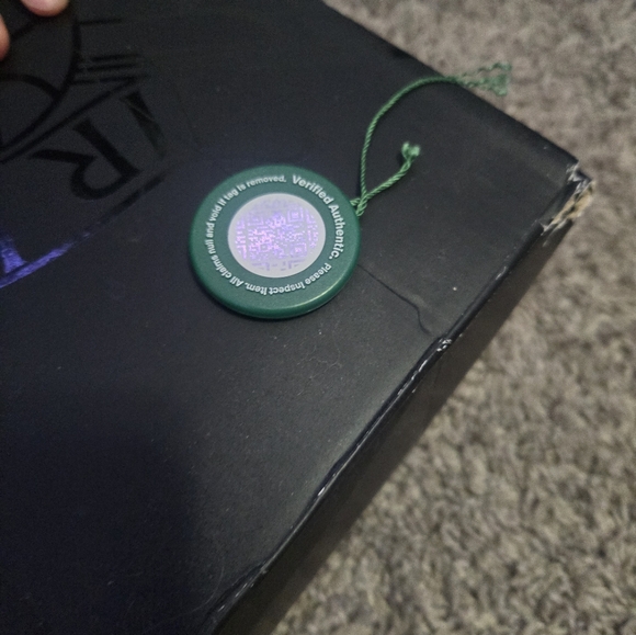 Air Jordan 1 Mid SE w/box - Picture 4 of 11